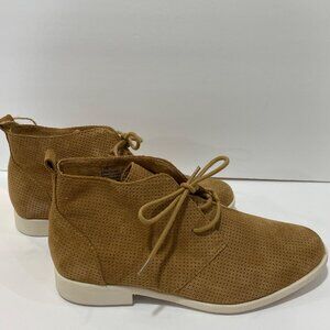 Born Tan Perforated Suede Lace-Up Ankle Boots W/ Size 7.5M Durable Rubber Soul